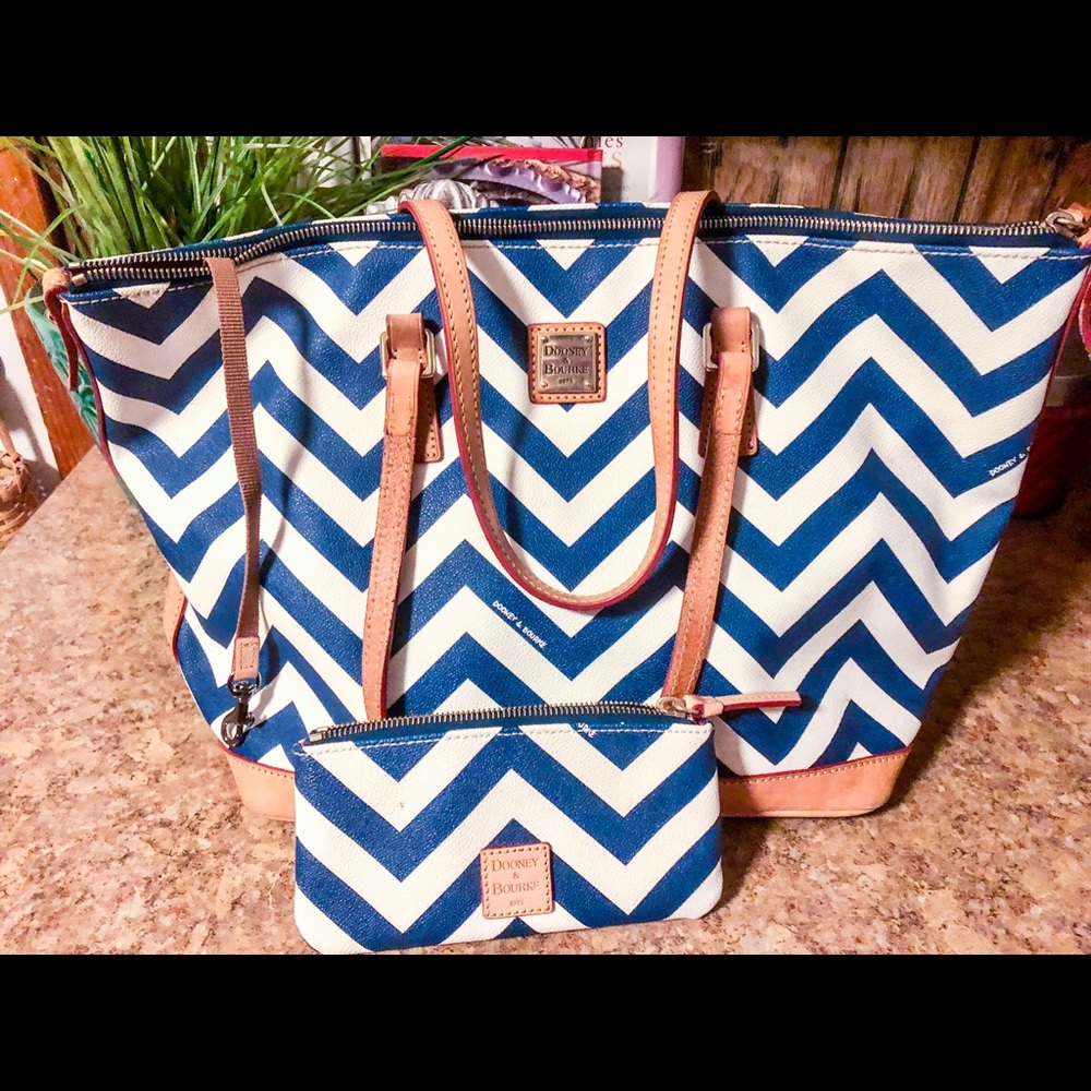 COPY - Dooney & Bourke Bag w/ wallet, Large shoulder tote